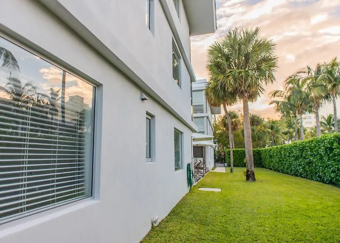 Beach Haus Key Biscayne Contemporary Apartments